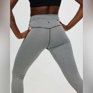 Nike Yoga Women’s High-Waisted Gingham Crop Leggings Size M